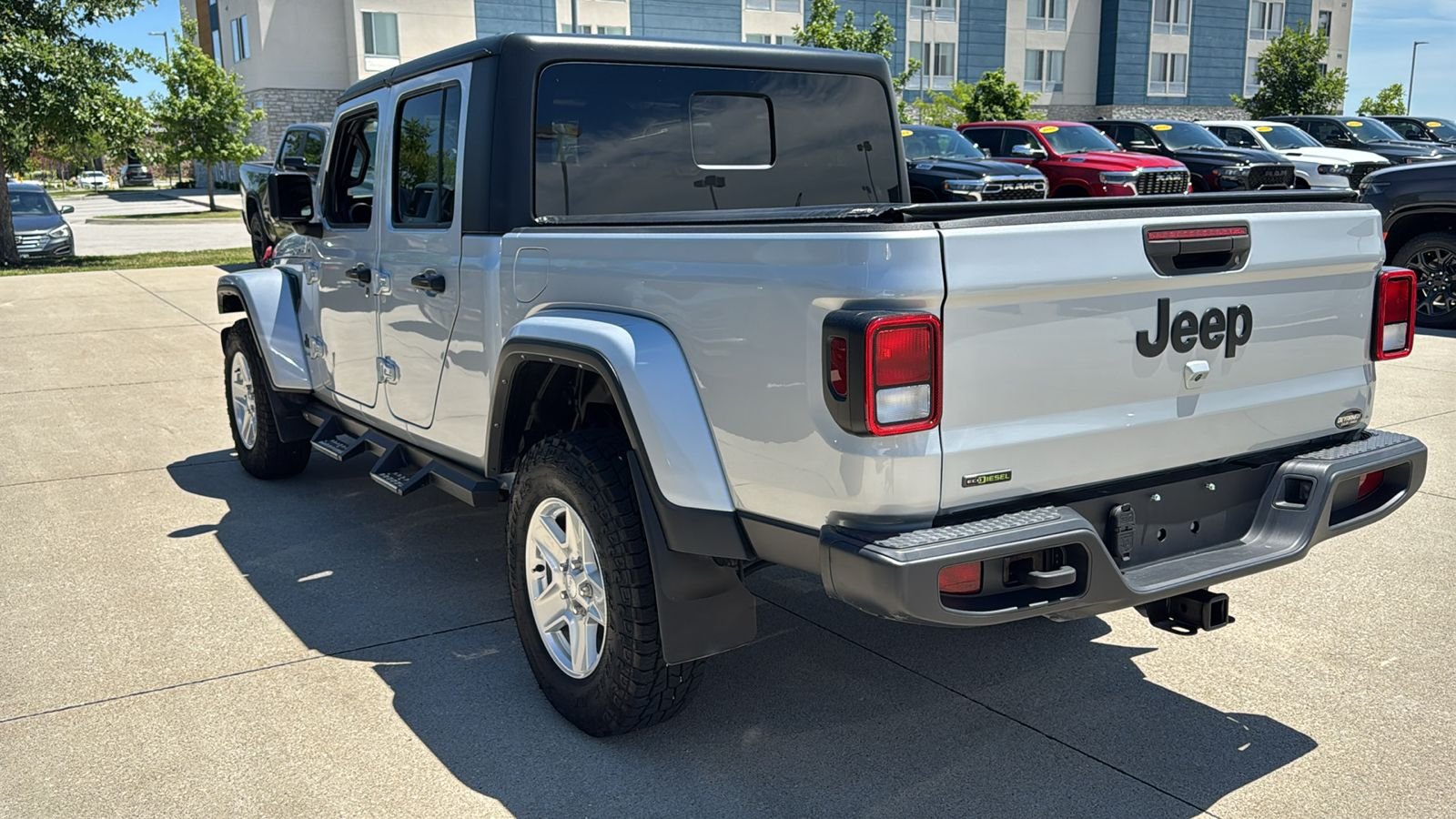 Certified Used 2022 Silver Jeep Sport image 11