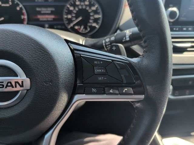 Used 2020 White Nissan 2.5 SR image 7