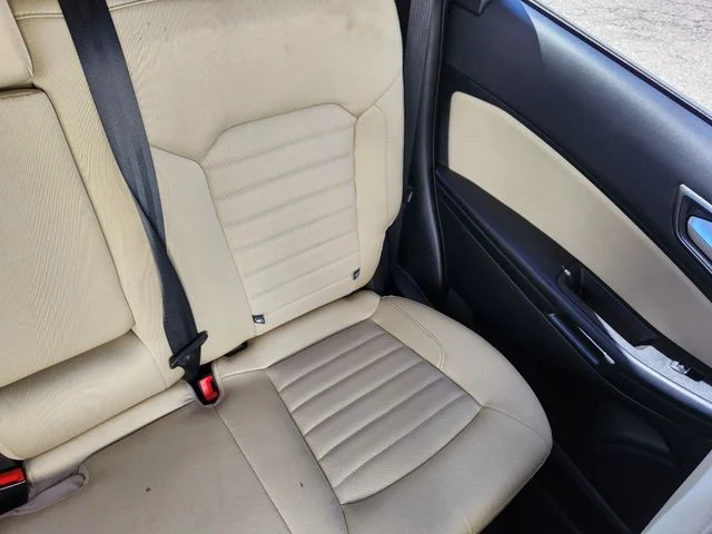 Used 2023 White Ford SE image 18