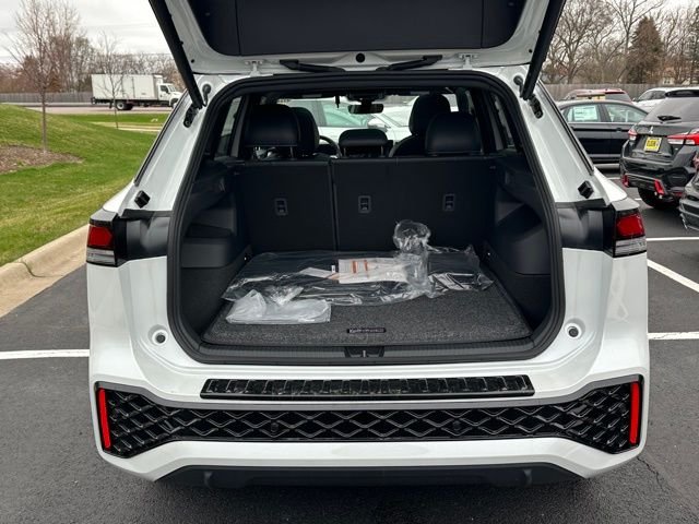 New 2026 Opal White Pearl Volkswagen 2.0T SE R-Line Black image 18