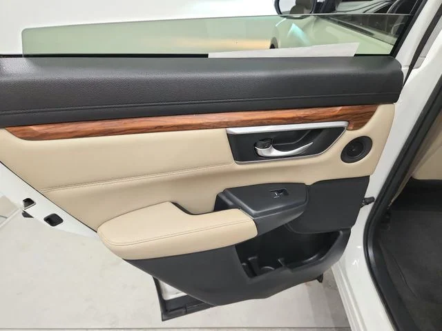 Used 2017 White Honda Touring image 30