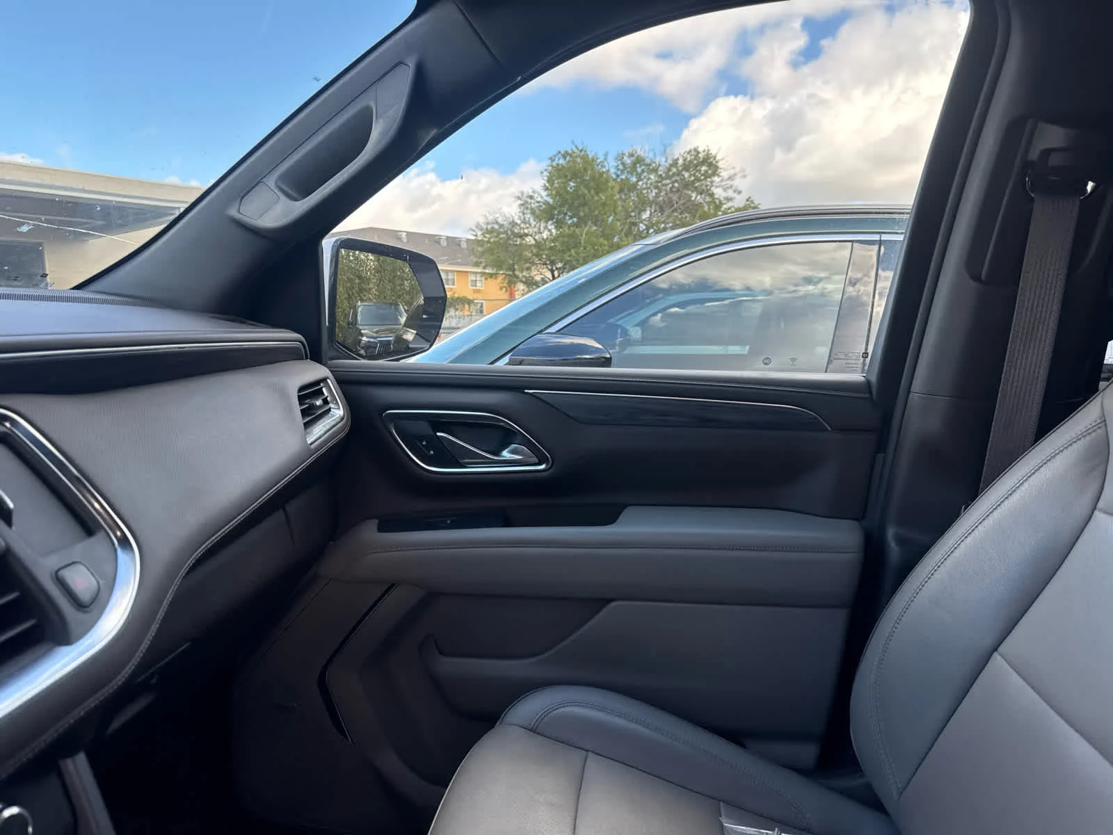 Used 2021 White Frost Tricoat GMC SLT image 15