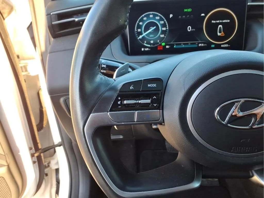 Used 2024 White Hyundai SEL Convenience image 24