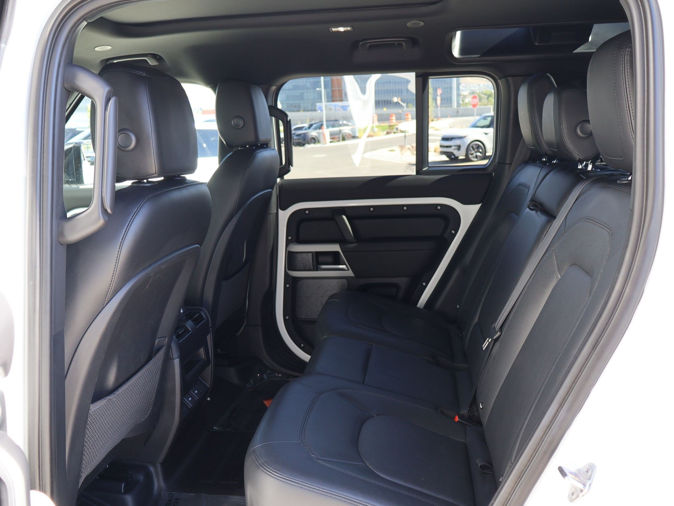 Used 2024 Fuji White Land Rover 110 P300 S image 27