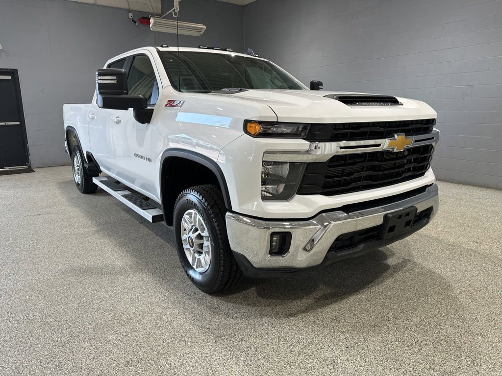 2024 Chevrolet Silverado HD LT 4WD Crew Cab Standard Box's photo