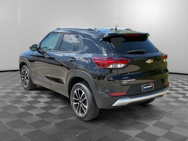 New 2026 Mosaic Black Metallic Chevrolet LT image 3