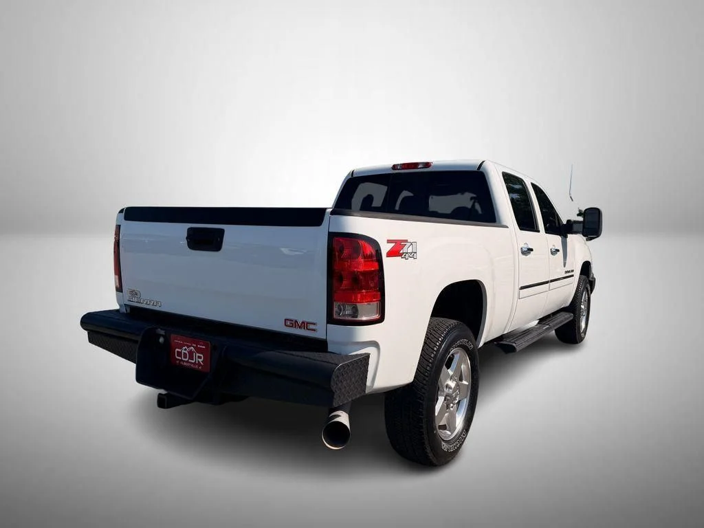 Used 2011 White GMC Denali image 4