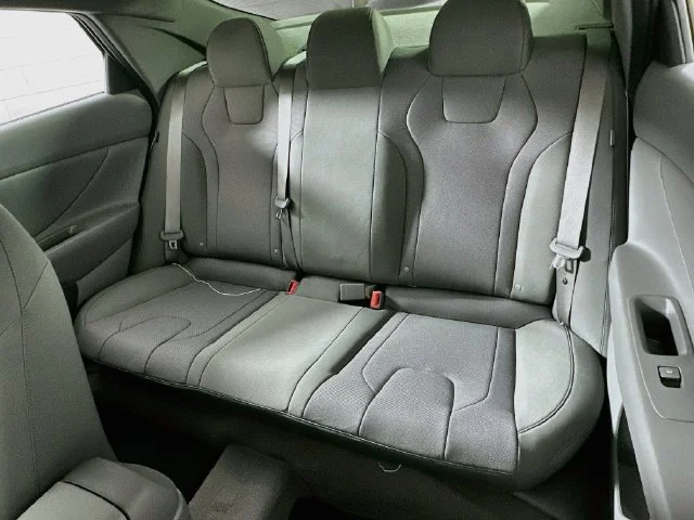 New 2026 Hyundai ELANTRA SE