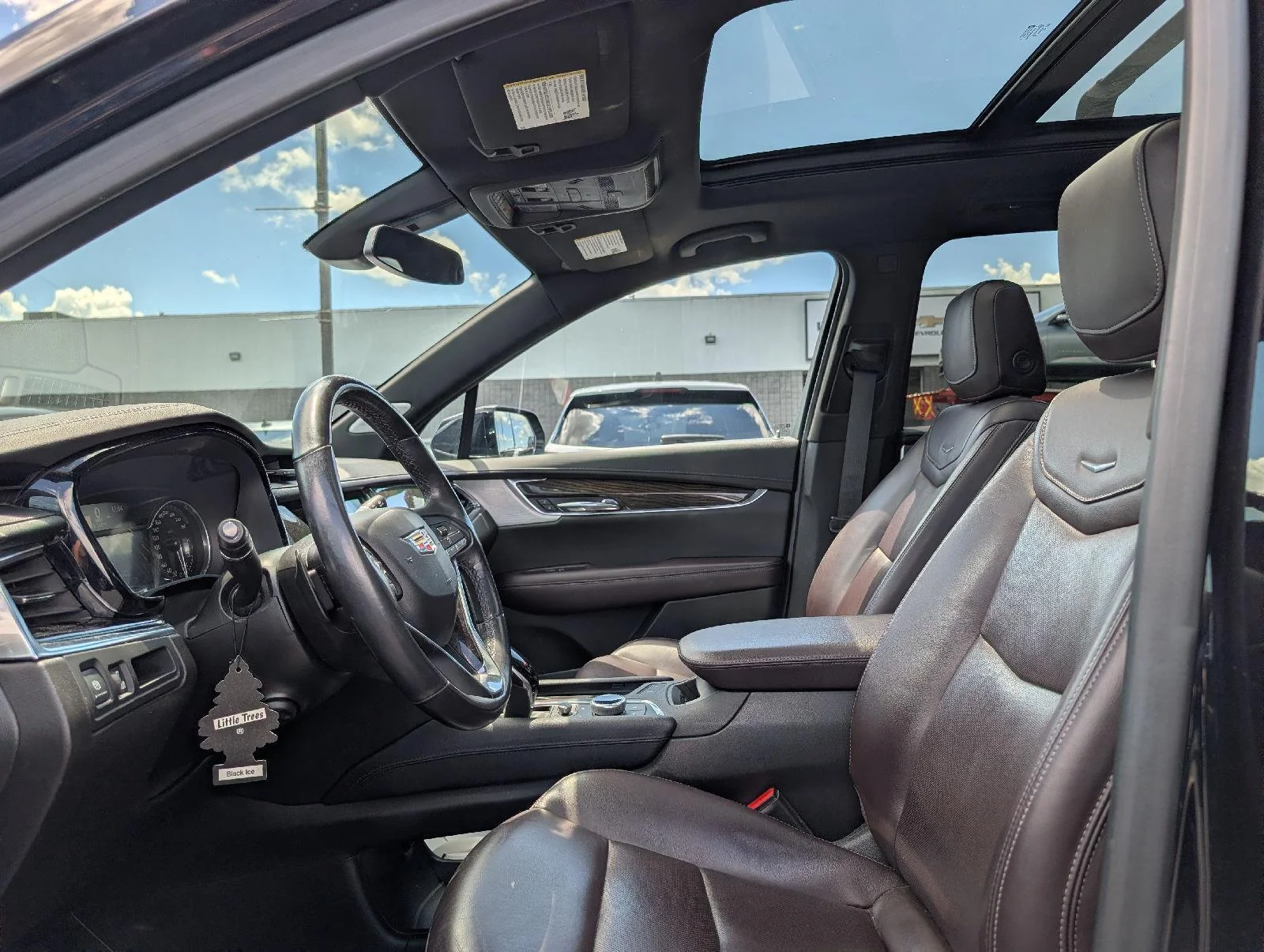 Used 2022 Dark Moon Blue Metallic Cadillac Premium Luxury image 8