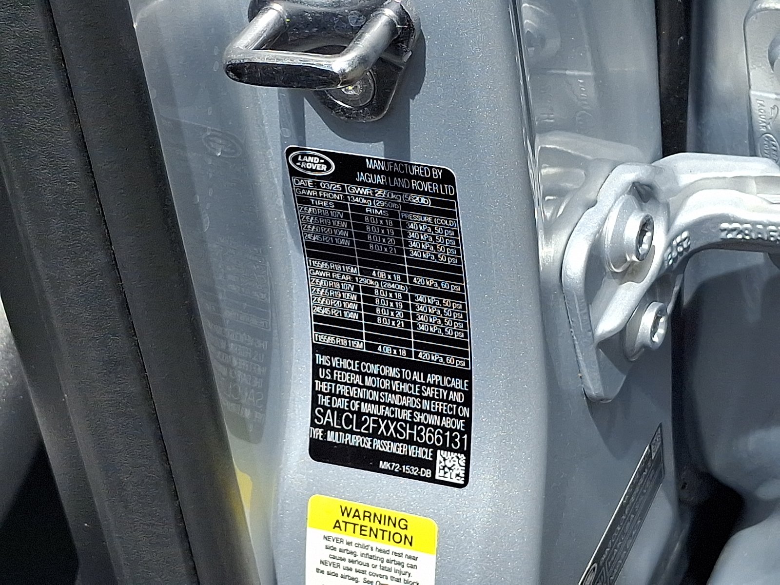 Certified Used 2025 Hakuba Silver Metallic - 1DU Land Rover Dynamic SE image 28