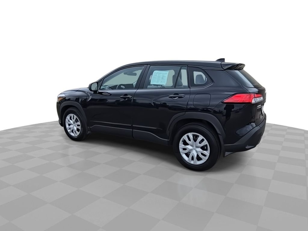 Used 2023 Black Toyota L image 6