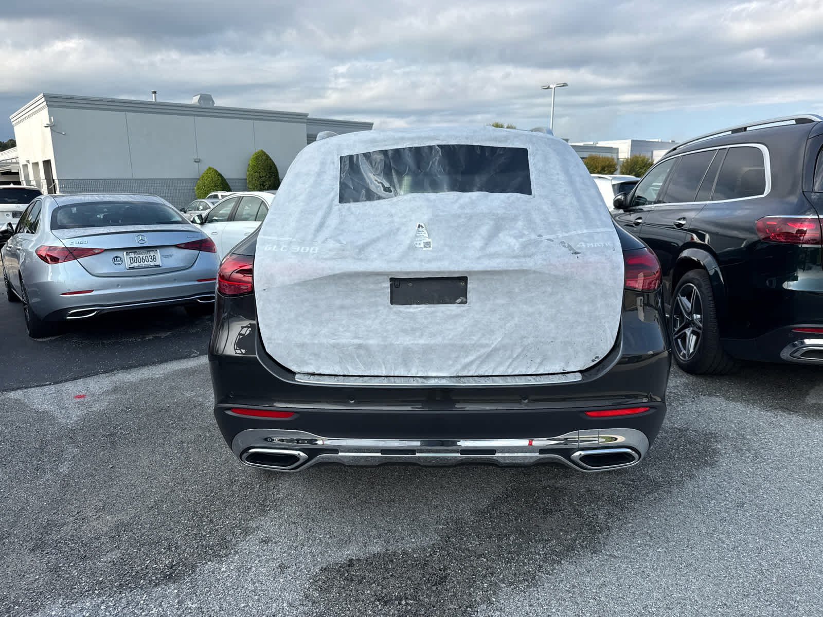 New 2027 Graphite Grey Metallic Mercedes-Benz GLC 300 image 4
