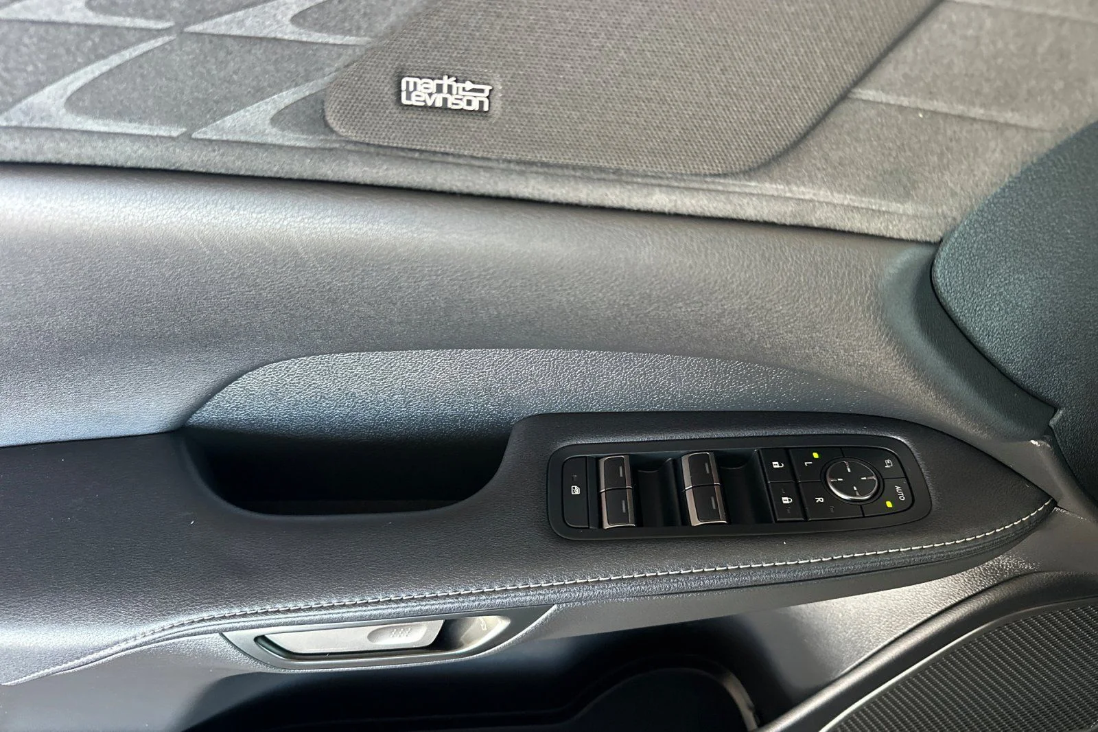 Used 2023 Iridium Lexus 500h F SPORT Performance image 8