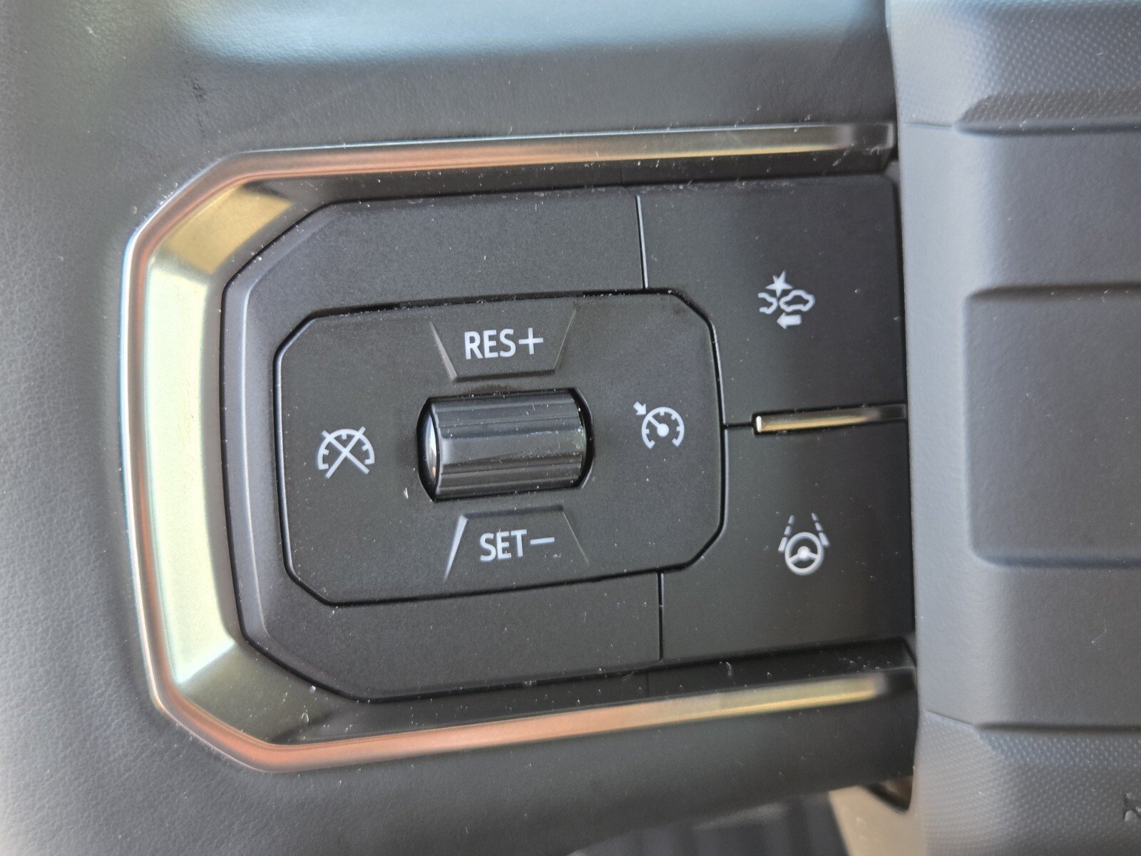 Used 2025 Interstellar White GMC 2X image 21