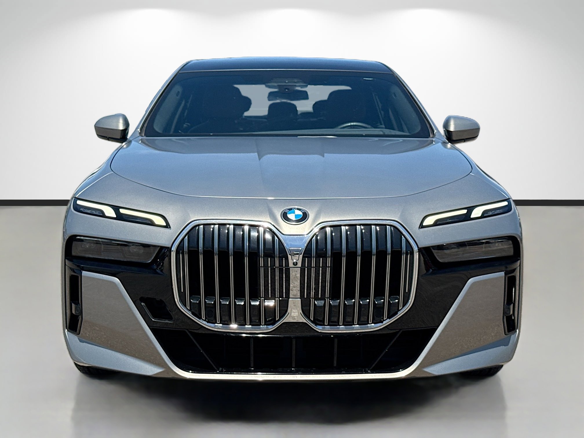 Used 2023 Oxide Grey Metallic BMW 760i xDrive image 8