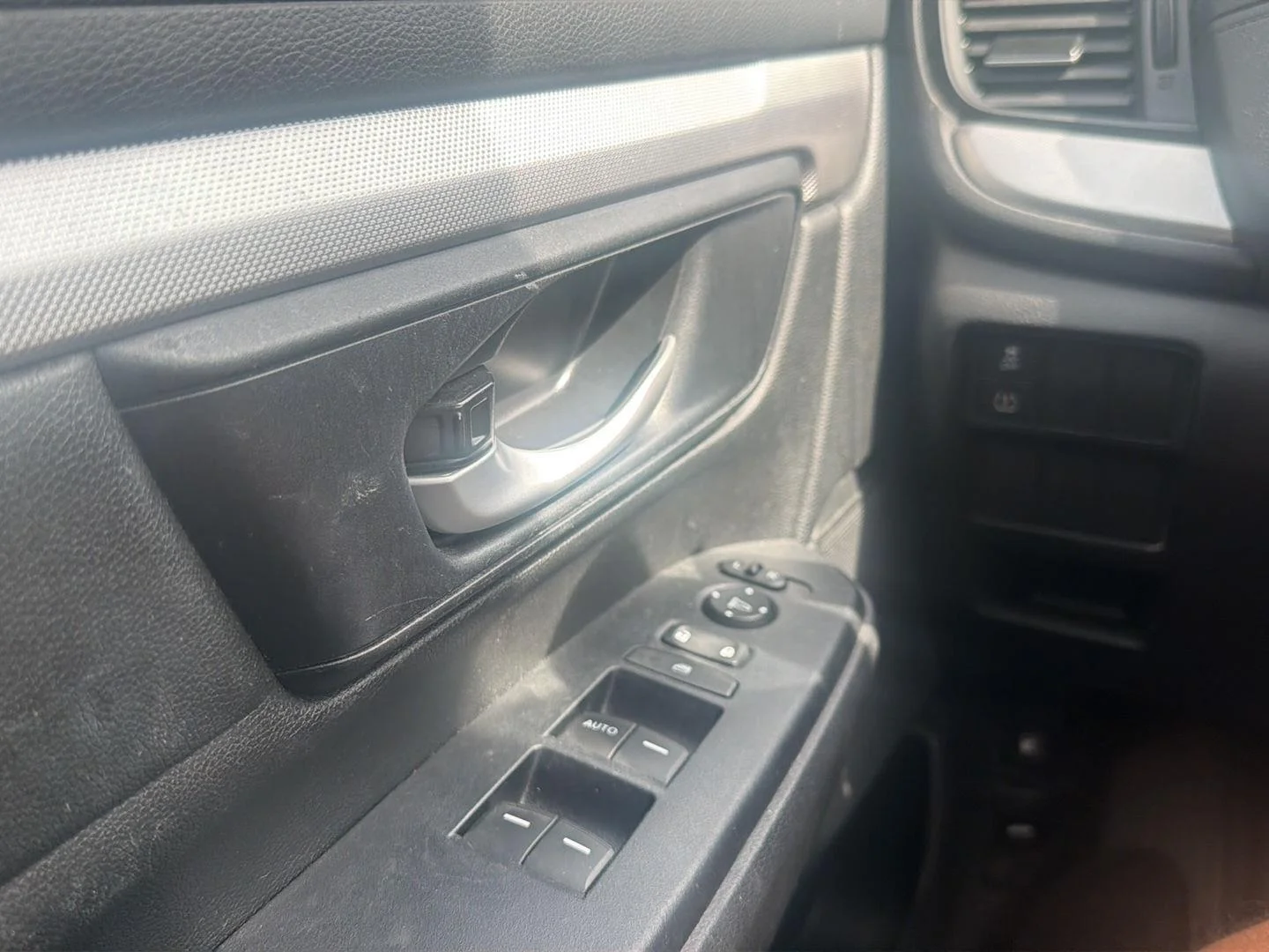 Used 2019 Modern Steel Metallic Honda LX image 15