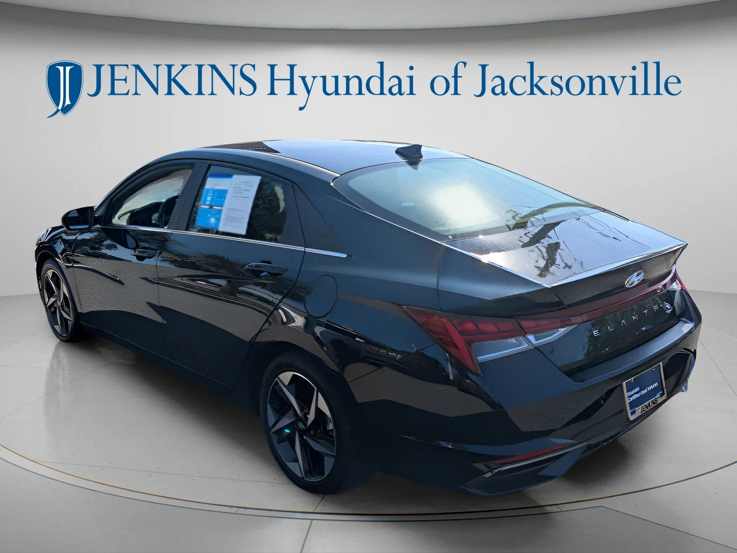 Used 2022 Phantom Black Hyundai SEL image 5