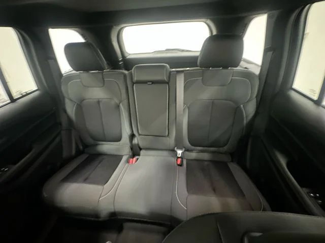 New 2026 Baltic Gray Metallic Clear-Coat Exterior Paint Jeep Laredo X image 25
