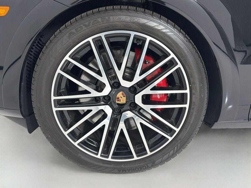 Used 2026 Chromite Black Metallic Porsche S E-Hybrid Coupe AWD image 36