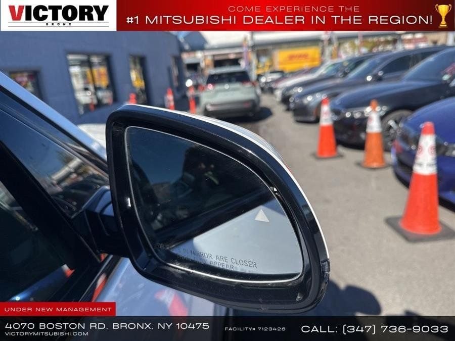 Used 2024 White BMW xDrive40i image 11