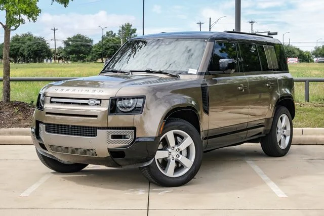 Certified Used 2025 Gondwana Stone Metallic Land Rover X-Dynamic SE image 2