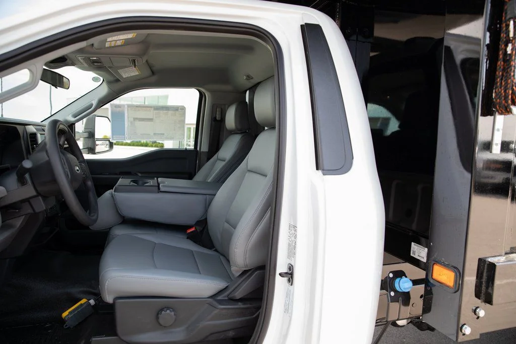 2025 Ford F-550 Super Duty Chassis Cab XL - Photo 30