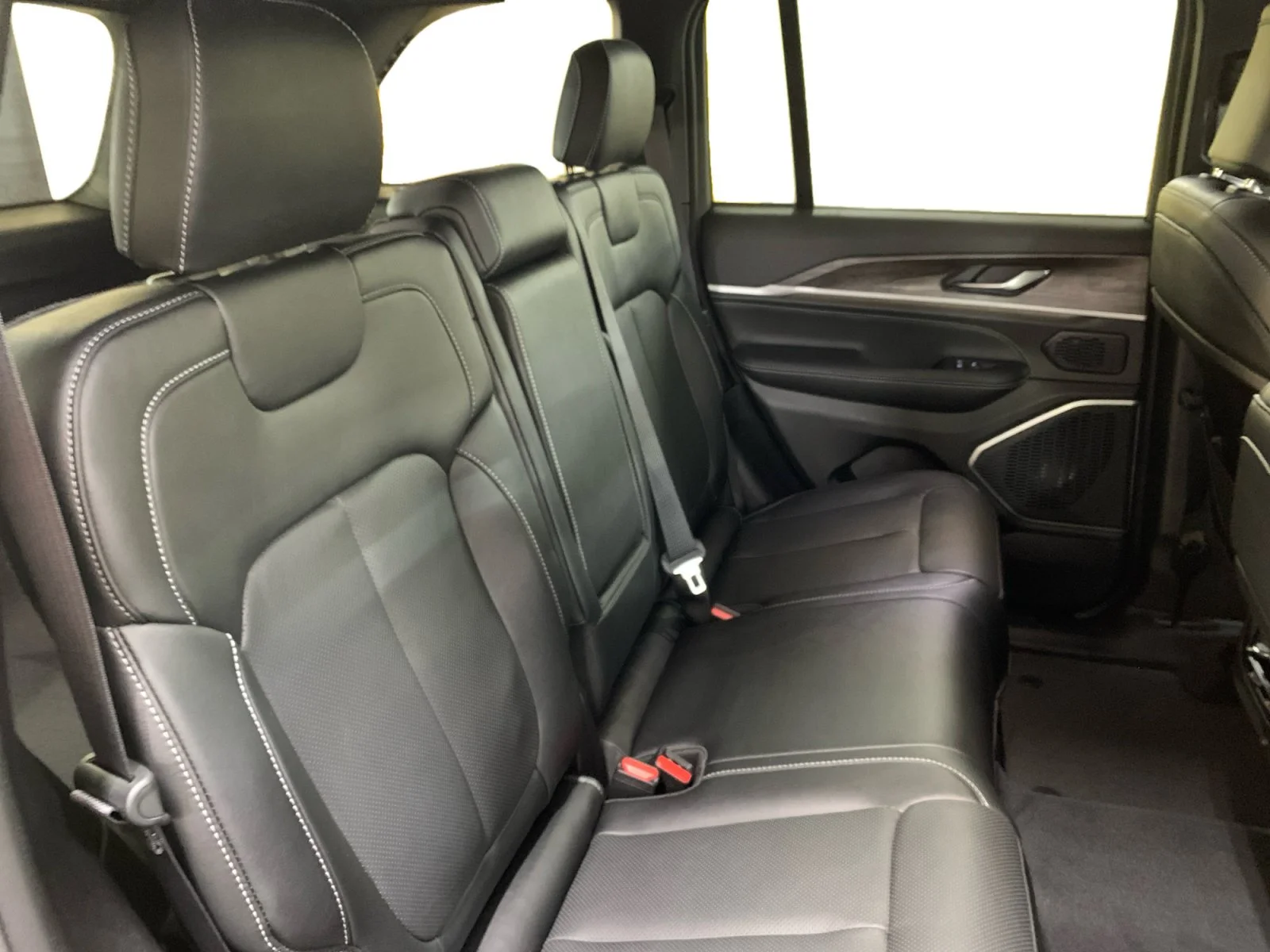 New 2026 Baltic Grey Metallic Jeep Limited Reserve image 18