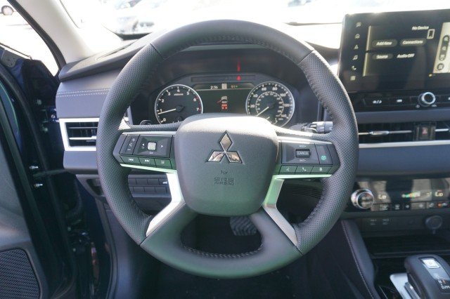 2025 Mitsubishi Outlander SE - Photo 25