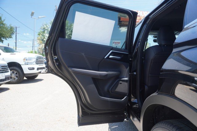 New 2026 Black Diamond Mitsubishi SE image 19