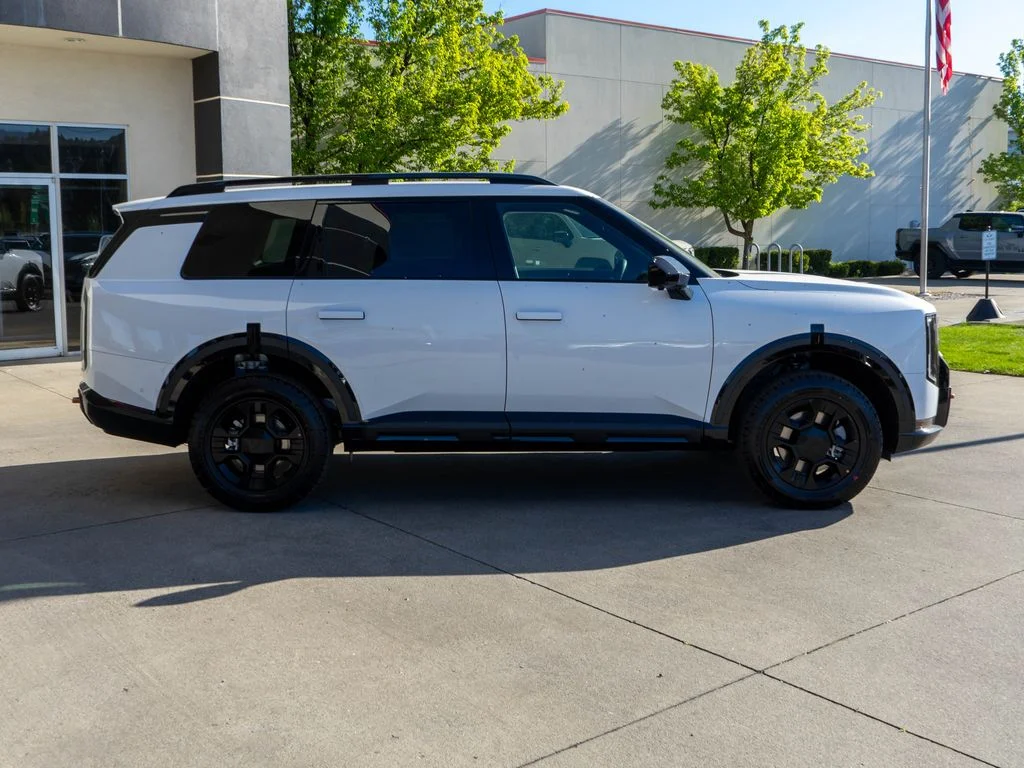 New 2027 Glacial White Pearl Kia X-Pro SX Prestige image 8