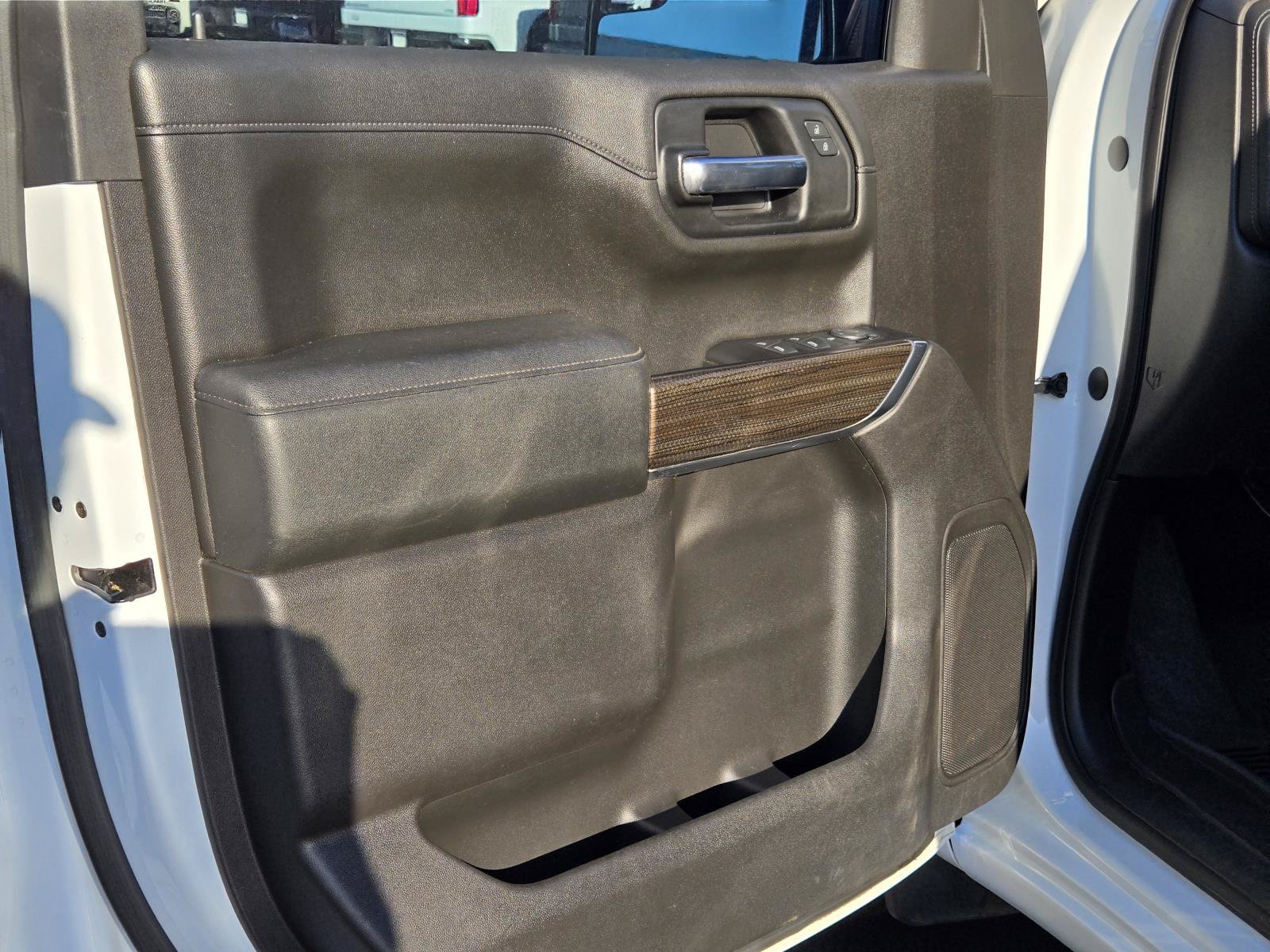 Used 2019 SUMMIT WHITE Chevrolet RST image 16