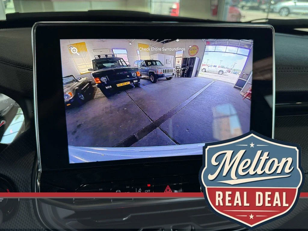 New 2025 Silver Jeep Latitude image 37