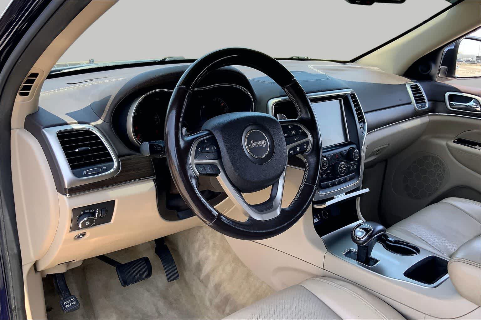 Used 2015 True Blue Pearlcoat Jeep Overland image 21