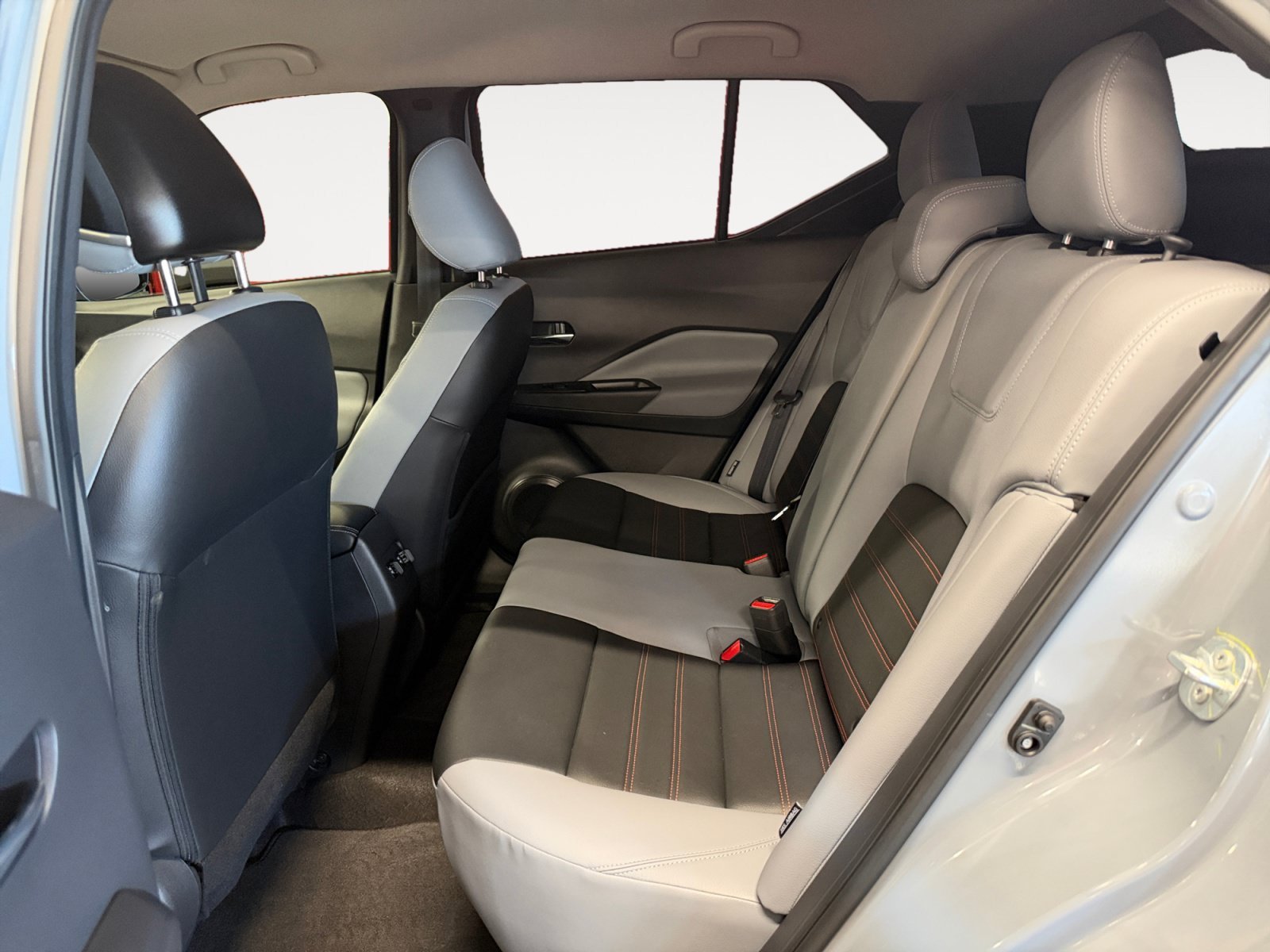 Used 2023 Gray/Super Black Nissan SR image 23