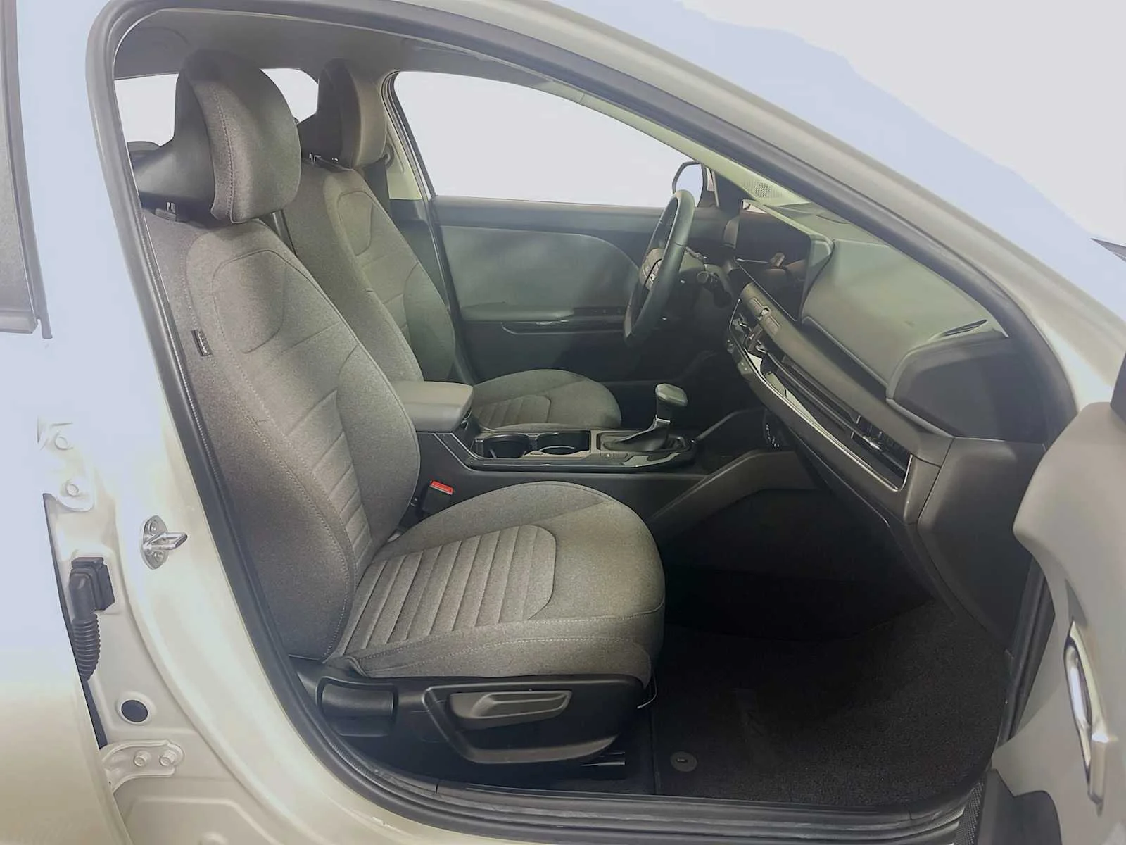 Used 2025 Snow White Pearl Kia EX image 24