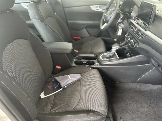 Used 2024 White Kia LXS image 33