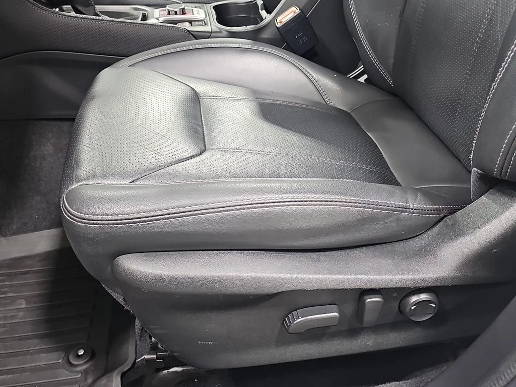 Used 2023 White Subaru Touring image 31