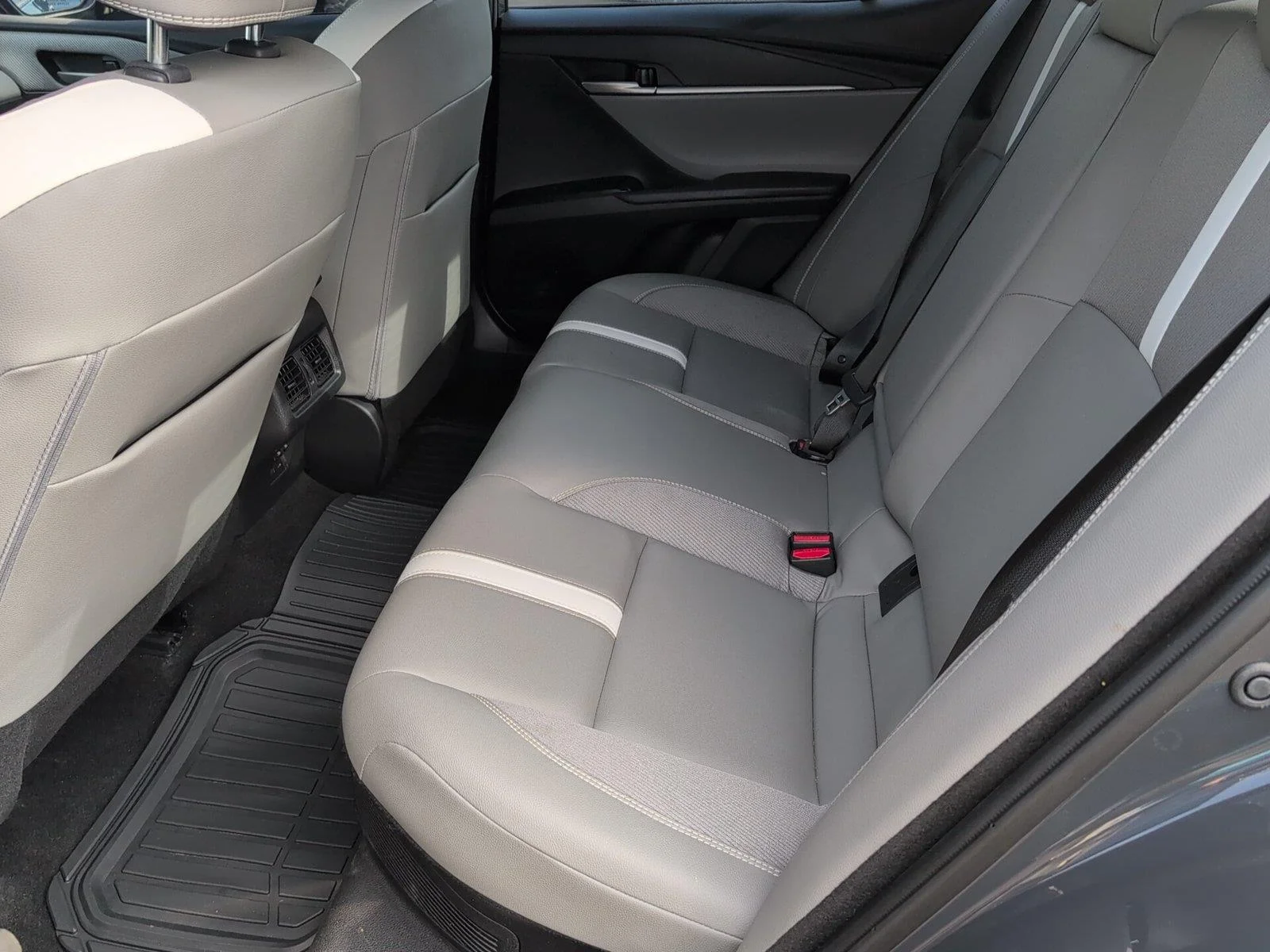 Used 2025 Underground Toyota SE image 32