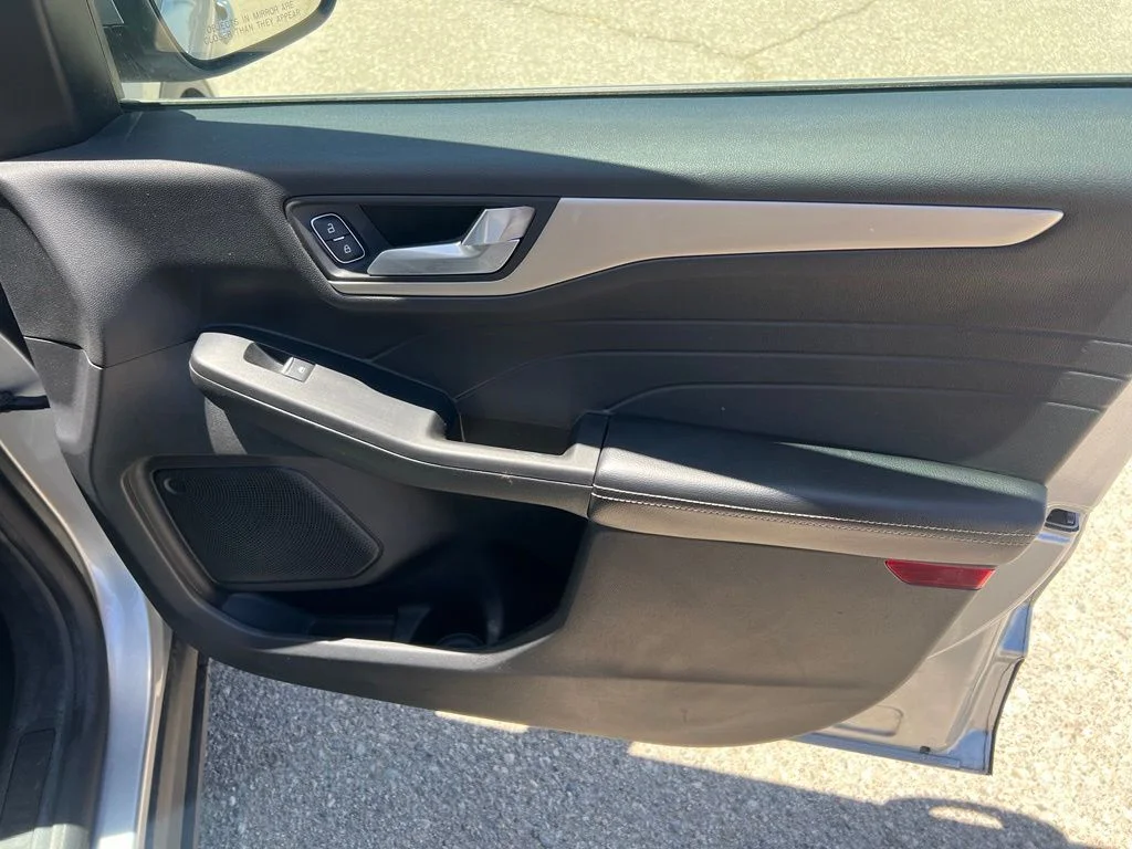 Used 2022 Silver Ford SEL image 24