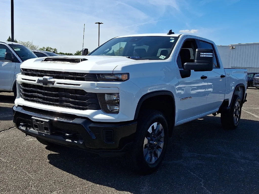 Used 2024 White Chevrolet Custom image 5