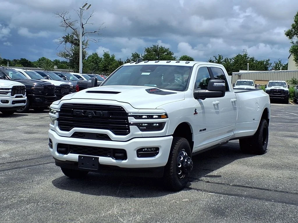 New 2026 Bright White Clear-Coat Exterior Paint RAM Laramie image 2