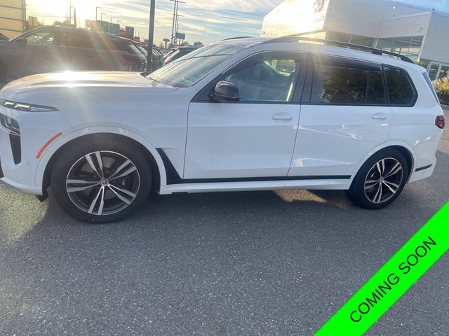2023 BMW X7 M60i