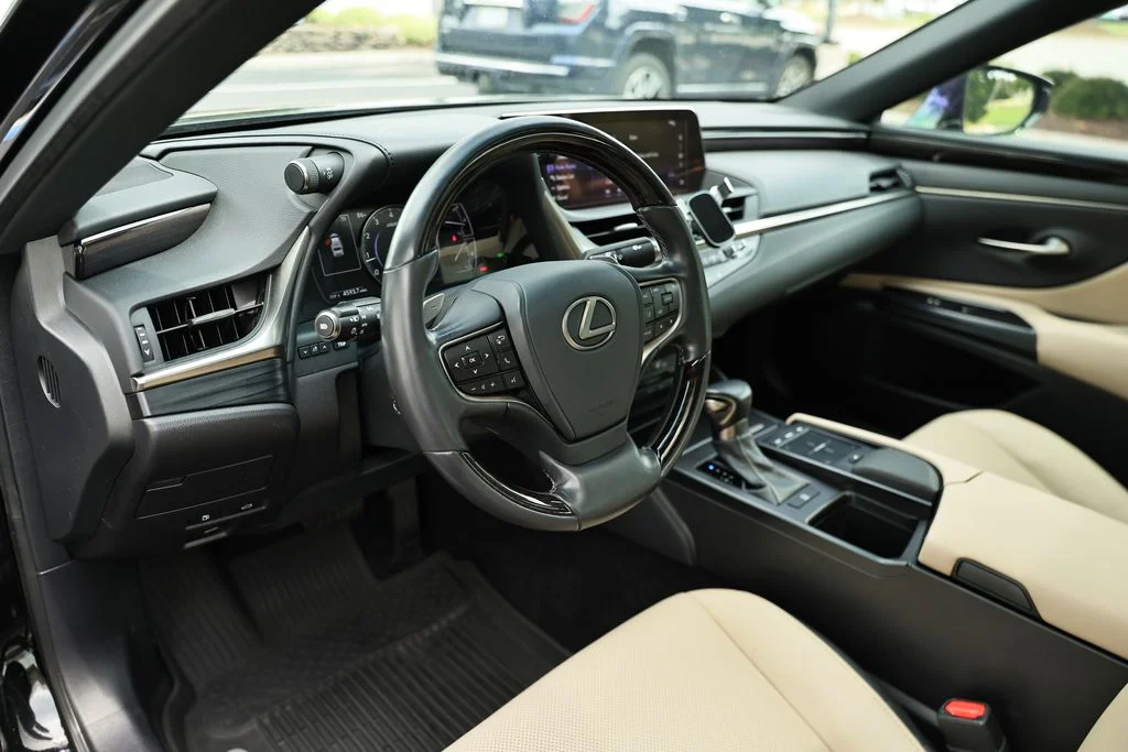 Used 2021 Obsidian Lexus 350 image 17