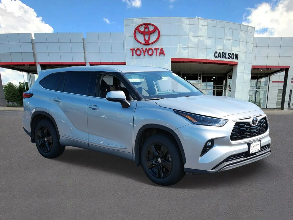 Used 2022 Toyota Highlander LE with VIN 5TDBZRBH6NS253009 for sale in Minneapolis, Minnesota