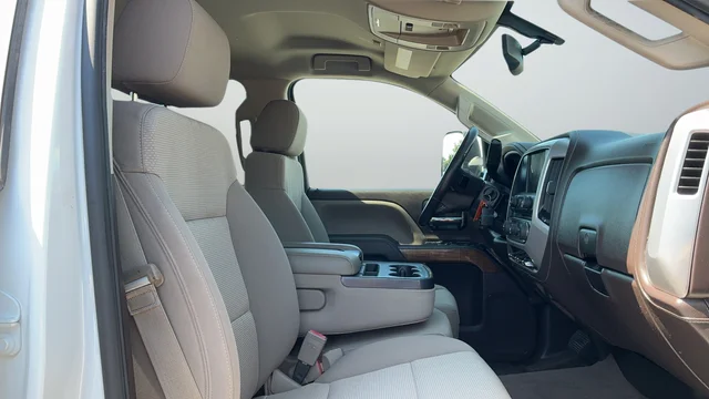 Used 2015 White GMC SLE image 25