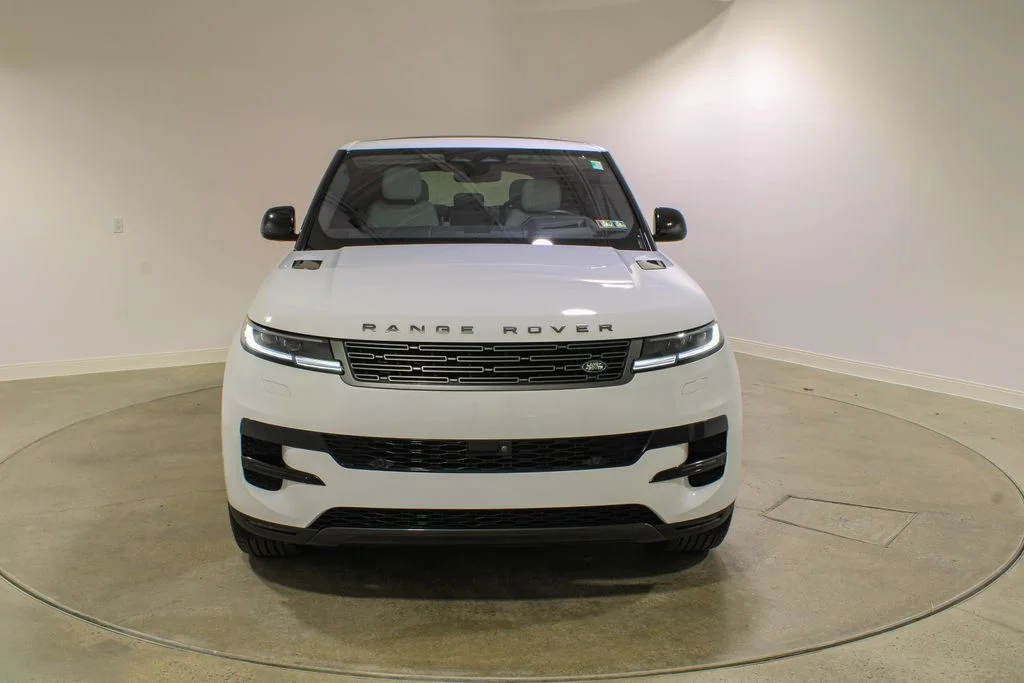 Used 2023 Fuji White Land Rover SE image 8