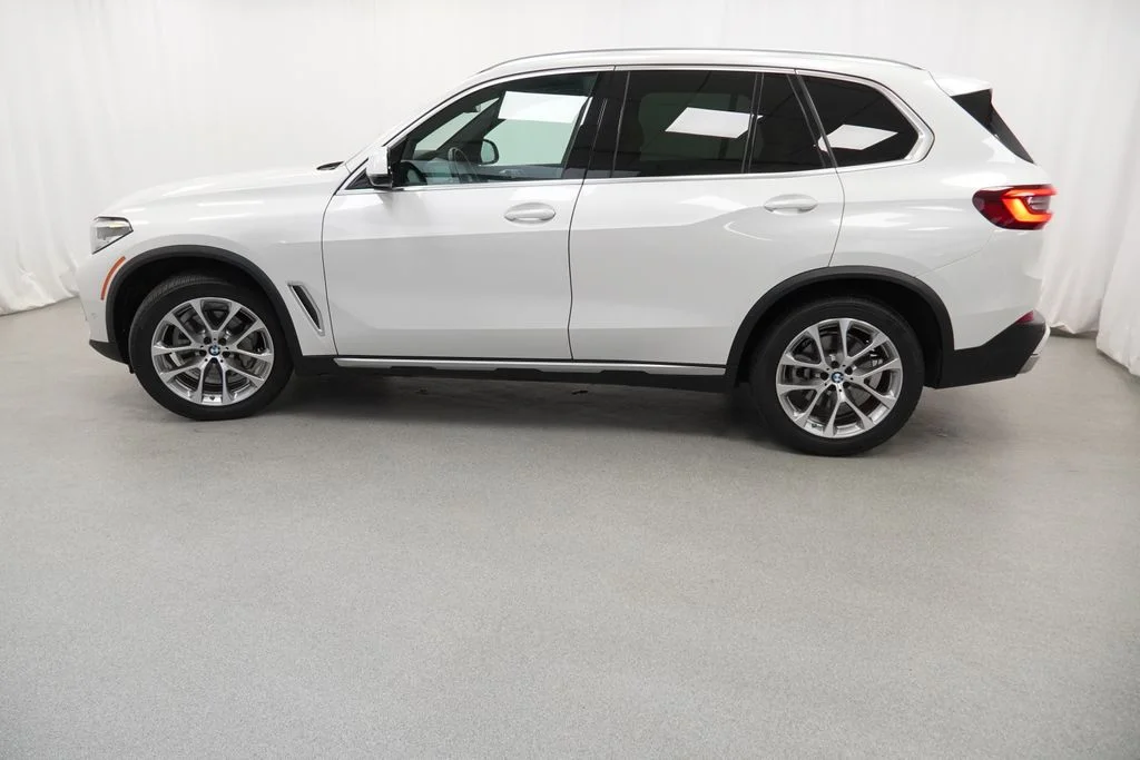Used 2022 White BMW xDrive40i image 13
