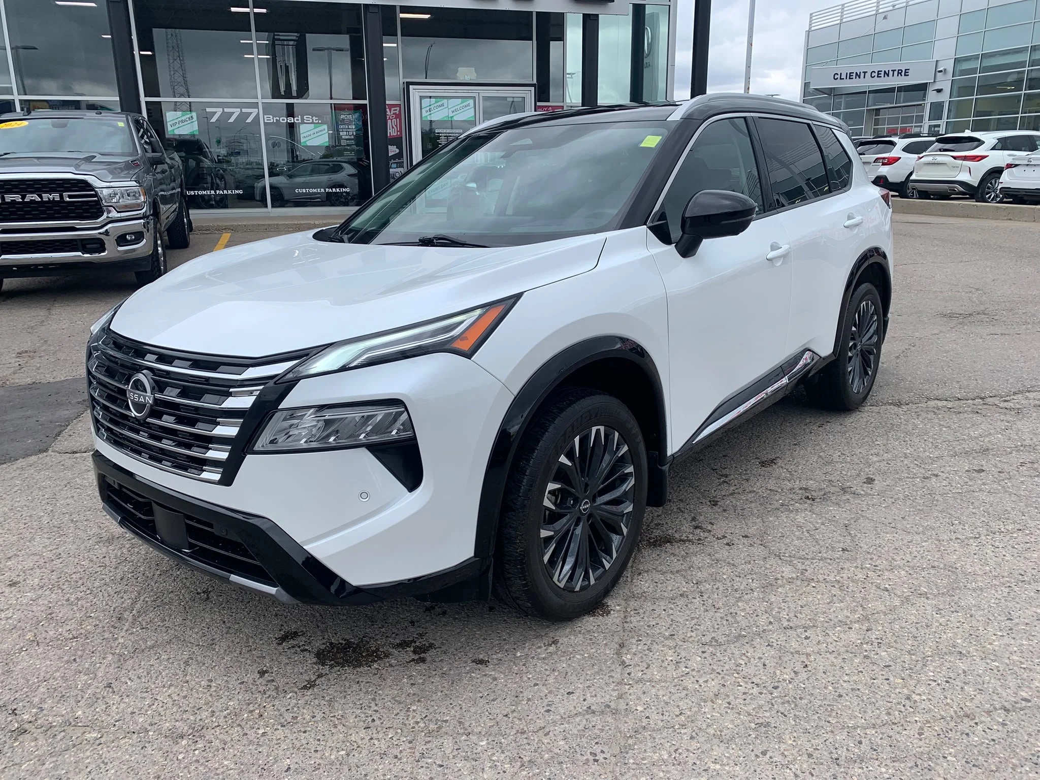 Certified Used 2024 2-Tone Everest White Tricoat Nissan Platinum AWD*Adaptive Cruise | Remote Start | Nav | 360 Cam | Htd Leather | Pano Roof | Htd Wheel image 3