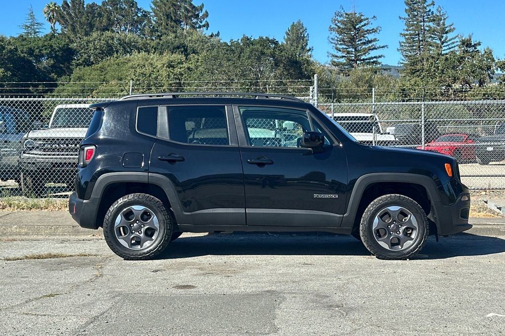 Used 2016 Black Jeep Latitude image 3