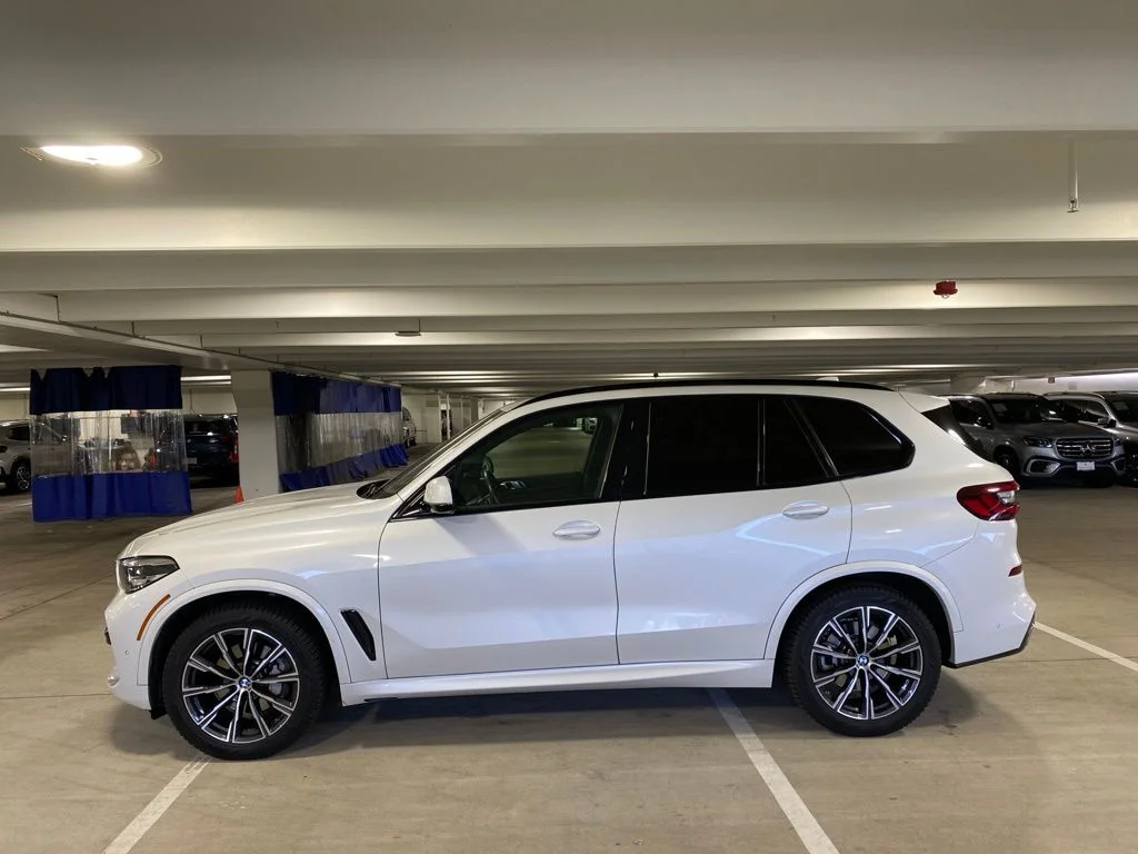 Used 2021 Mineral White Metallic BMW xDrive40i image 2